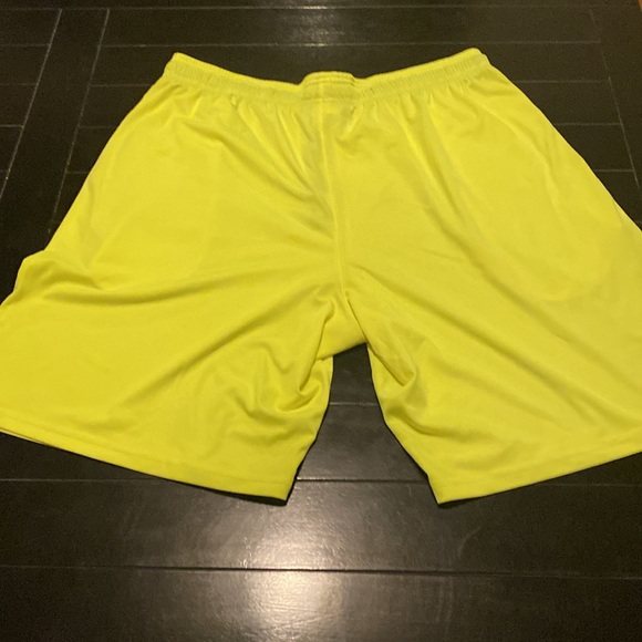 Under Armour athletic shorts , XL - Picture 4 of 4